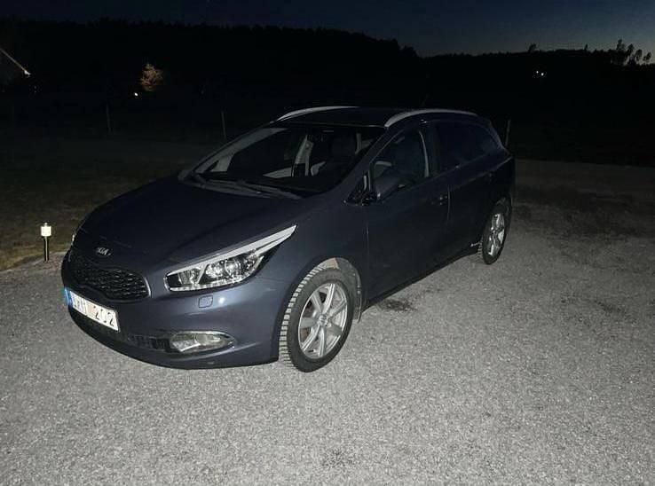 Blå Begagnad 2013 Kia Ceed Sportswagon Comfort Kombi | 79 900 kr (Marknadspris) - Bild 1/4