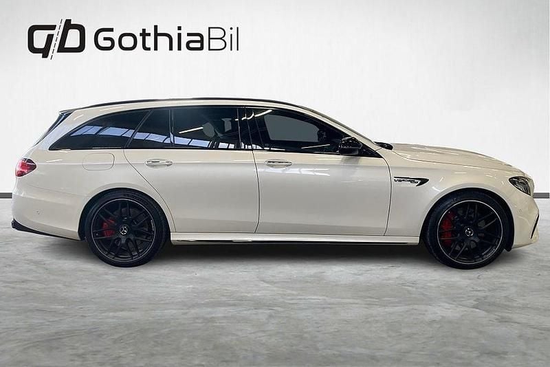 Begagnad Mercedes E63S AMG AMG 612 HK (450 kW) 2018 Vit Kombi