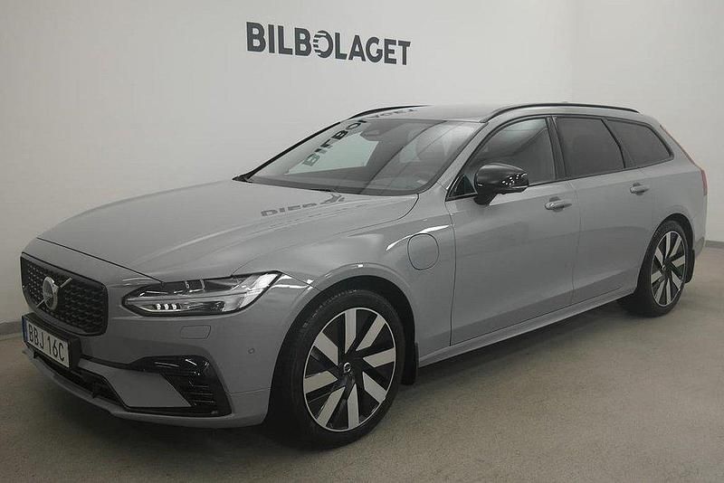 Grå Begagnad 2024 Volvo V90 Plus Kombi | 509 800 kr (Marknadspris) - Bild 1/4