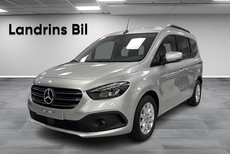 Silver Ny 2024 Mercedes T180 Minibuss | 381 120 kr - Bild 1/4