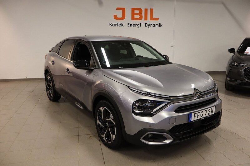Grå Begagnad 2023 Citroën C4 Shine Halvkombi | 224 900 kr (Marknadspris) - Bild 1/4