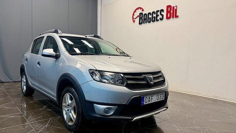 Silver Begagnad 2013 Dacia Sandero Stepway Kombi | 48 500 kr - Bild 1/4