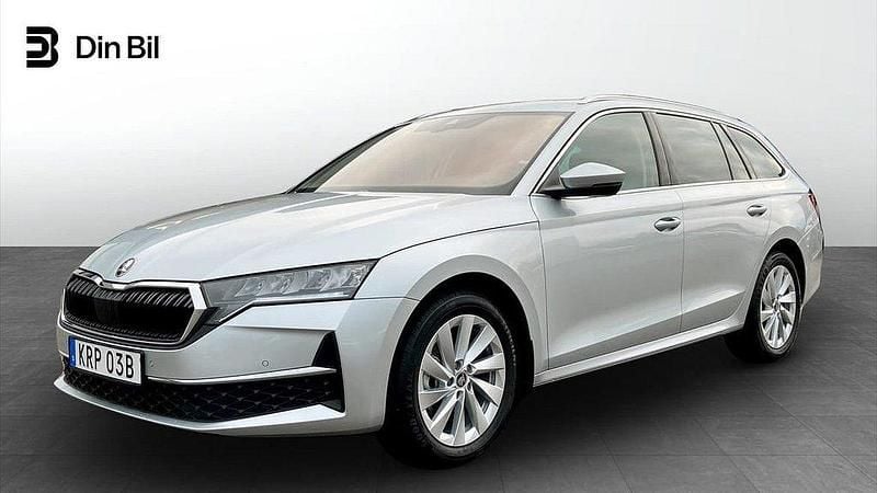 Silver (brilliant silver metallic) Ny 2025 Skoda Octavia Selection Kombi | 373 500 kr (Marknadspris) - Bild 1/4