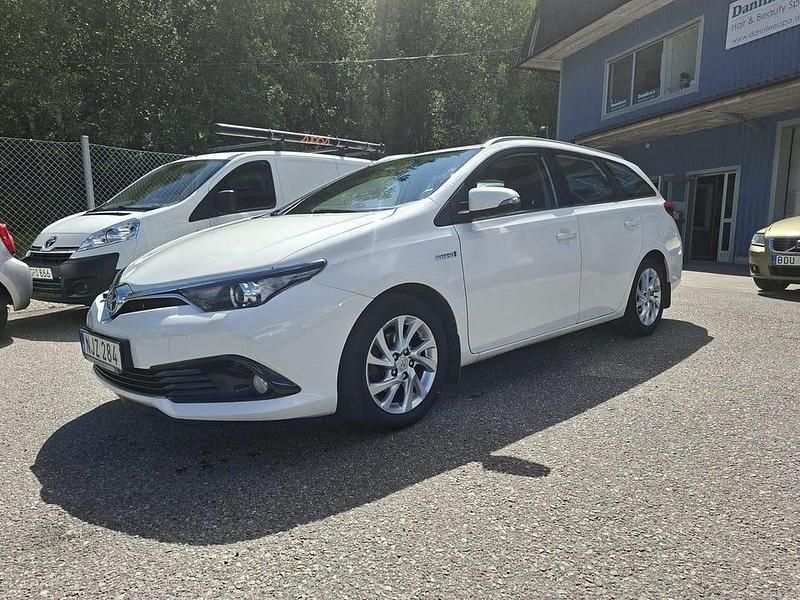 Vit Begagnad 2016 Toyota Auris Touring Sports Active Kombi | 159 900 kr (Marknadspris) - Bild 1/4