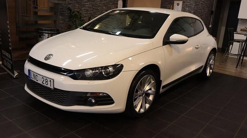 Vit Begagnad 2010 VW Scirocco Sportkupé | 69 900 kr (Marknadspris) - Bild 1/4
