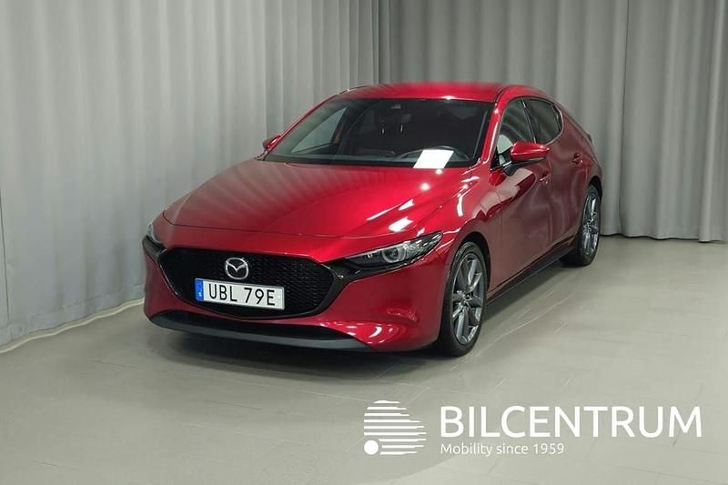 Röd Begagnad 2019 Mazda 3 Inclusive Halvkombi | 179 900 kr (Marknadspris) - Bild 1/4