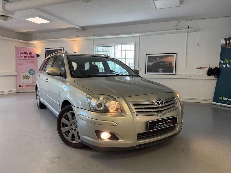 Ljusgrå Begagnad 2007 Toyota Avensis Kombi | 33 000 kr (Marknadspris) - Bild 1/4