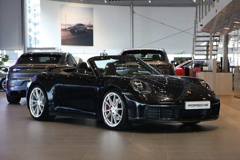 Svart Begagnad 2019 Porsche 911 Carrera 4S Cabriolet Cab | 1 469 000 kr - Bild 1/4