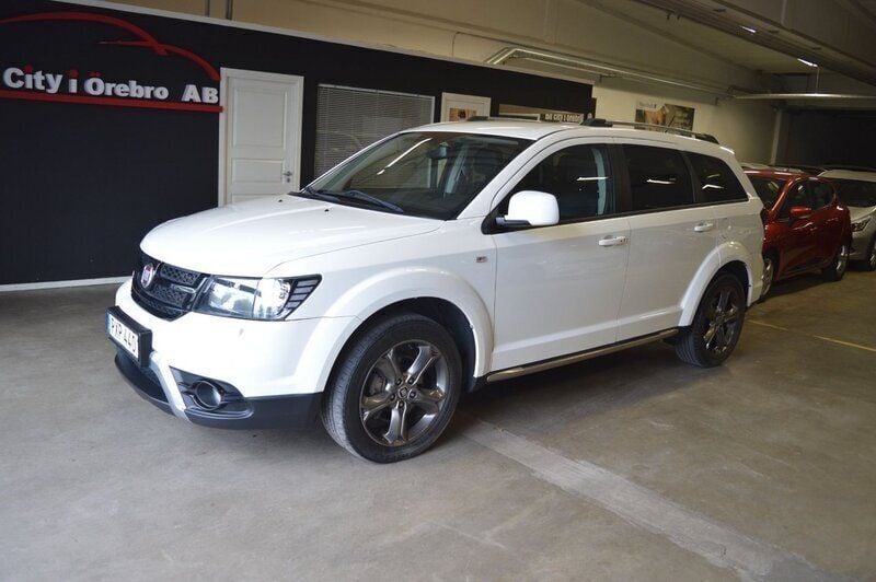 Vit Begagnad 2015 Fiat Freemont SUV | 149 900 kr (Dyr) - Bild 1/4