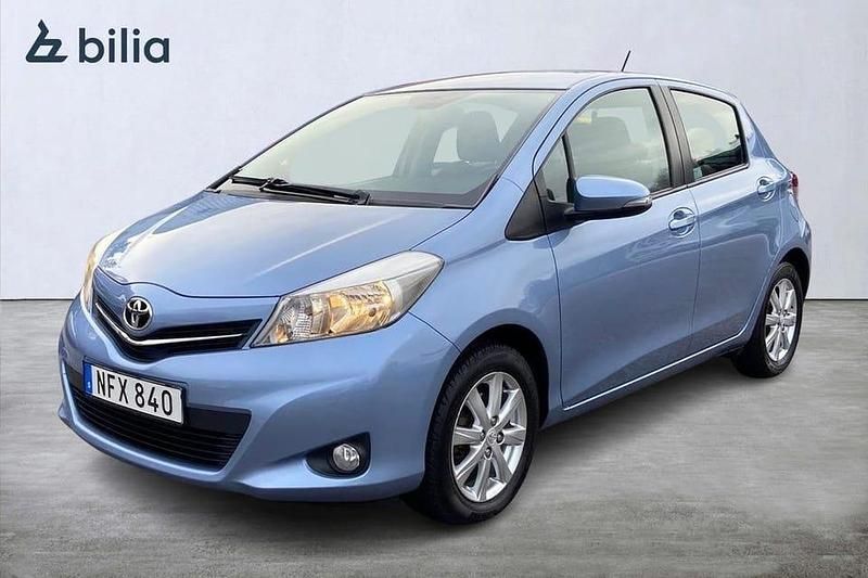 Blå Begagnad 2012 Toyota Yaris Active Halvkombi | 99 900 kr (Dyr) - Bild 1/3