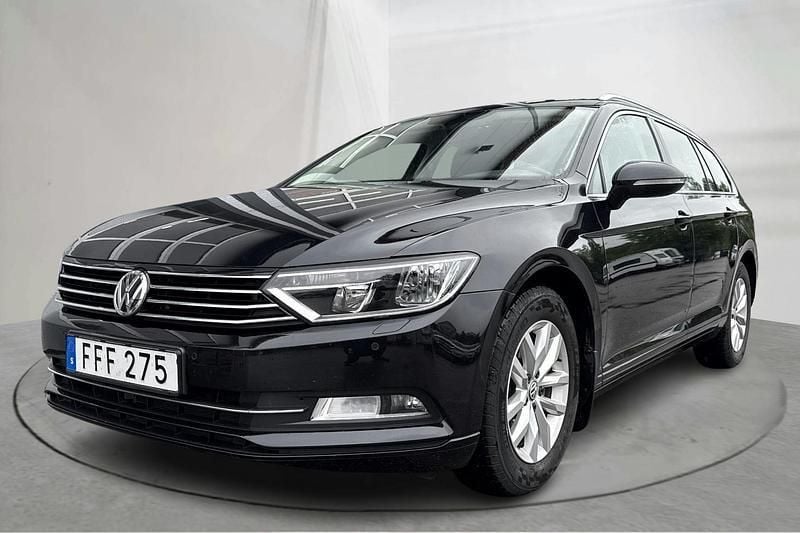 Svart Begagnad 2018 VW Passat | 178 800 kr (Lite dyr) - Bild 1/4