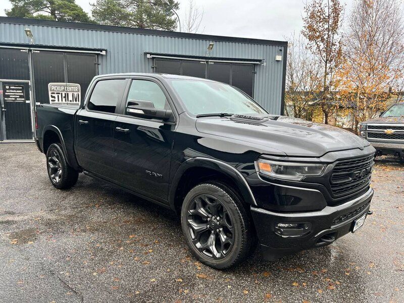 Svart Begagnad 2022 Dodge Ram Limited Pickup | 1 073 750 kr (Bra pris) - Bild 1/4