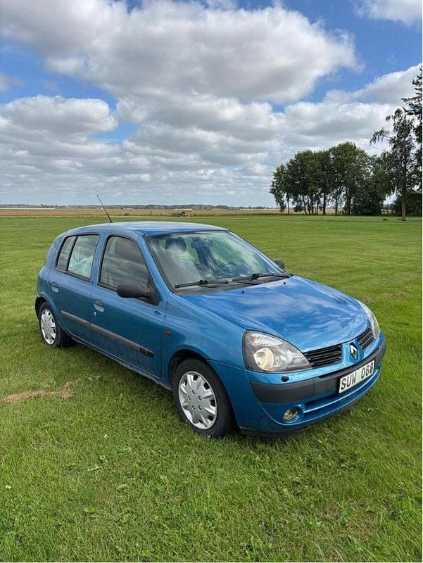 Blå Begagnad 2002 Renault Clio II Authentique Halvkombi | 14 900 kr (Marknadspris) - Bild 1/4