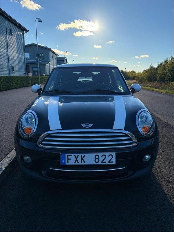 Svart Begagnad 2012 Mini Cooper D Halvkombi | 85 000 kr (Marknadspris) - Bild 1/4