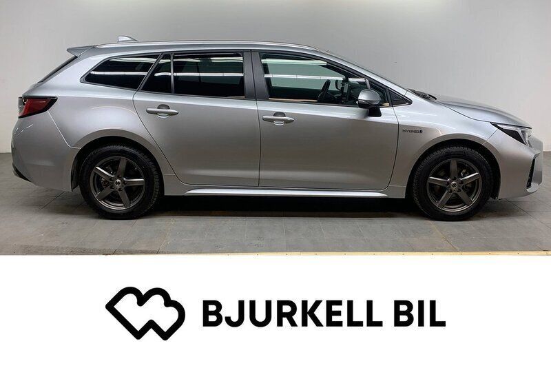 Silver Begagnad 2023 Suzuki Swace Kombi | 299 900 kr (Marknadspris) - Bild 1/4