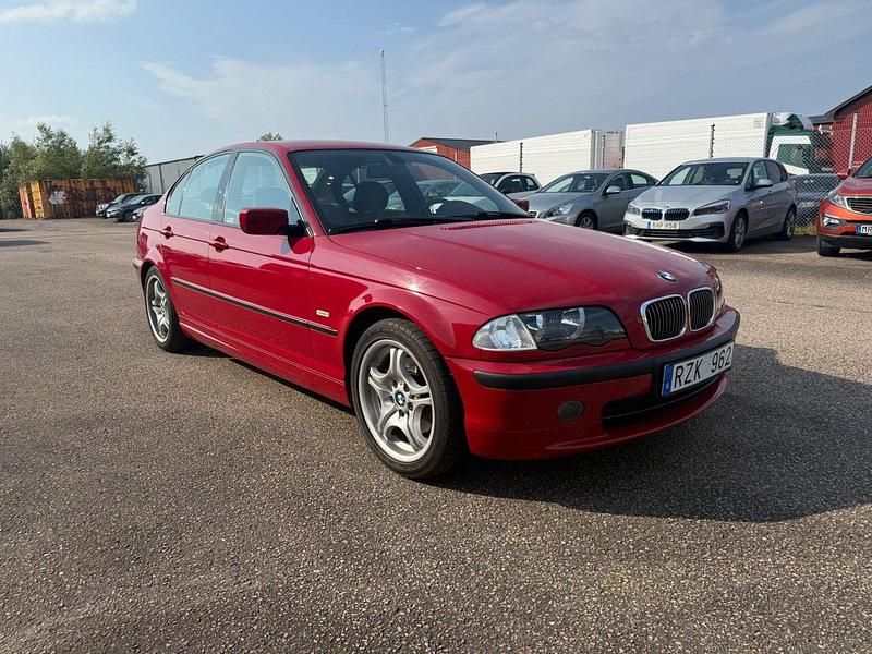 Röd Begagnad 2000 BMW 328 M Sport Sedan | 159 500 kr - Bild 1/4