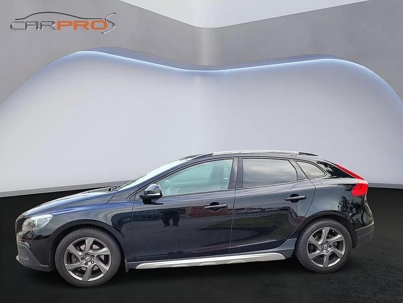 Begagnad Volvo V40 Momentum 150 HK (110 kW) 2014 Svart Halvkombi