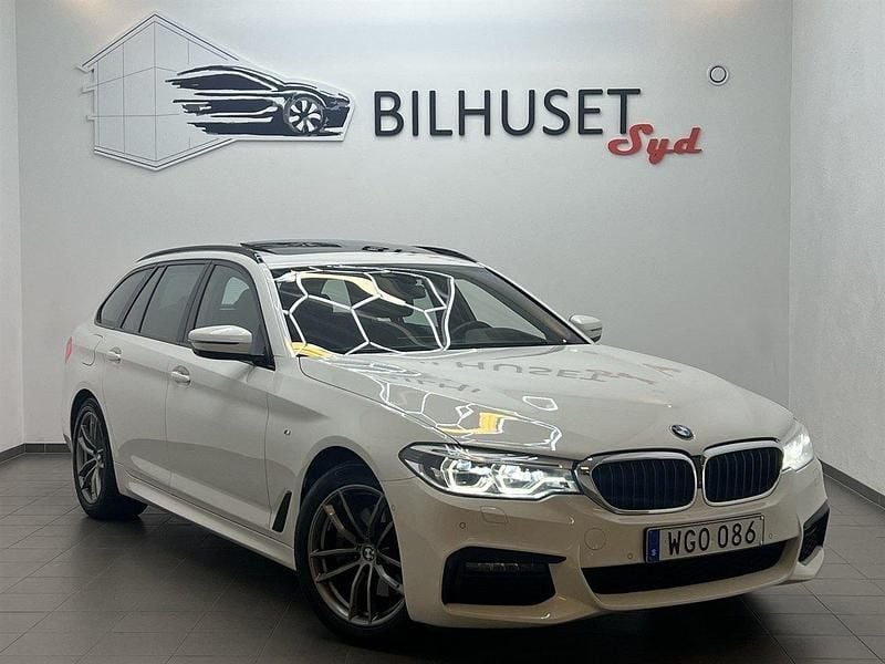 Vit Begagnad 2018 BMW 520 M Sport Kombi | 318 500 kr - Bild 1/4