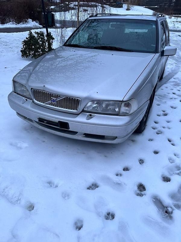 Begagnad Volvo V70 170 HK (125 kW) 1998 Silver Kombi