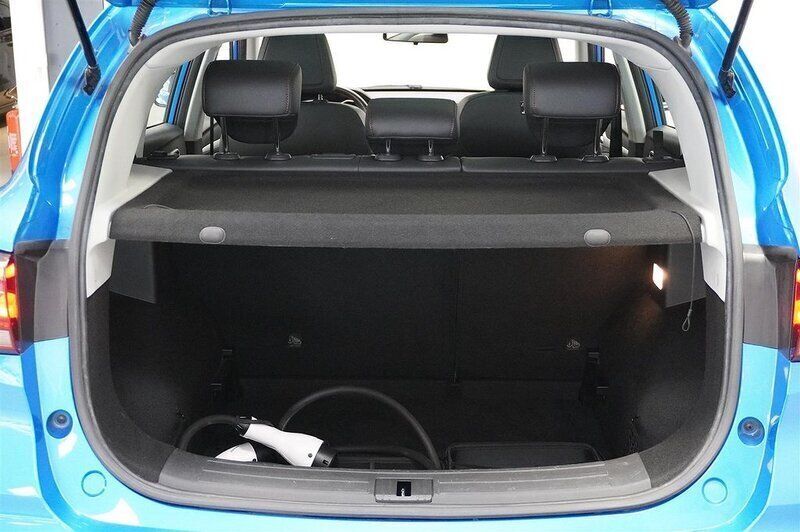 Begagnad MG ZS Luxury 115 kW (157 HK) 2021 Blå/lila Sedan