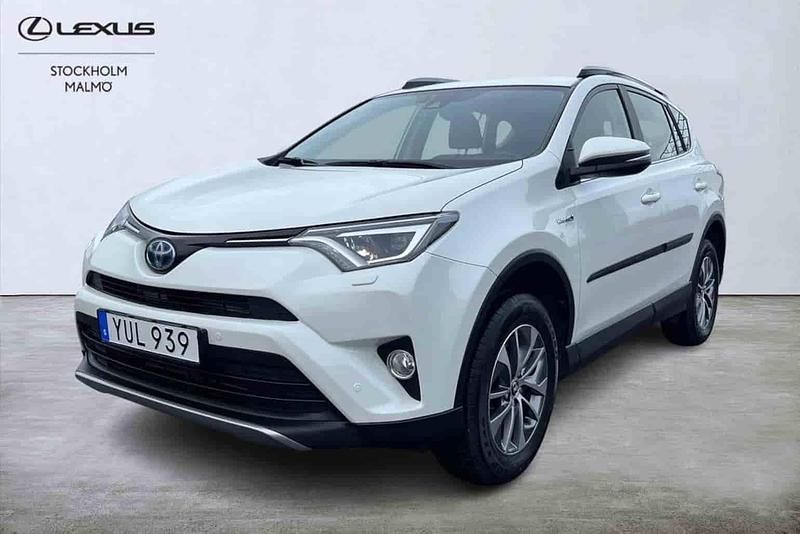Vit Begagnad 2017 Toyota RAV4 Hybrid SUV | 244 000 kr (Superpris) - Bild 1/1