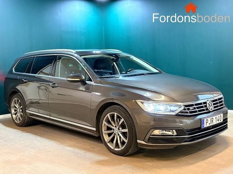 Mörkbrun Begagnad 2017 VW Passat R-line Kombi | 179 000 kr (Marknadspris) - Bild 1/4