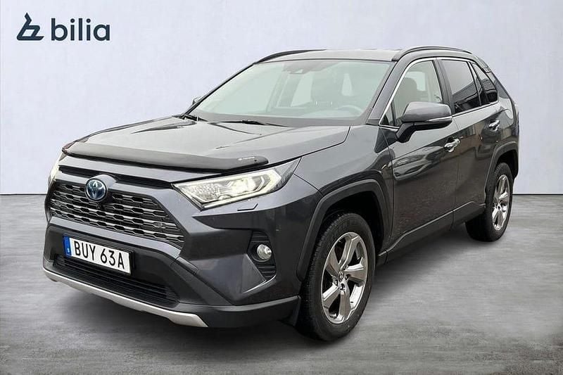 Grå Begagnad 2020 Toyota RAV4 Hybrid Executive SUV | 314 900 kr (Marknadspris) - Bild 1/4