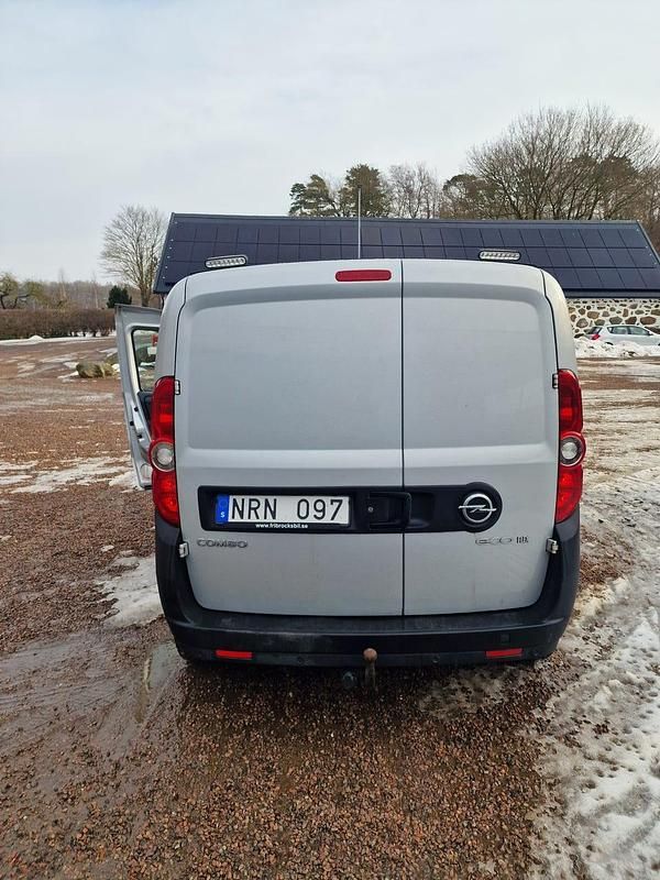 Begagnad Opel Combo S 90 HK (66 kW) 2012 Minibuss