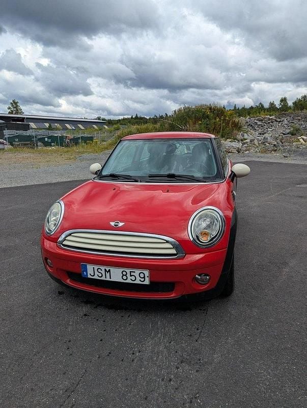 Röd Begagnad 2010 Mini ONE Salt Halvkombi | 55 000 kr (Superpris) - Bild 1/4