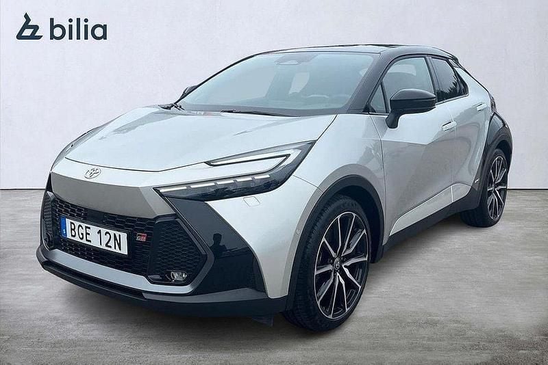 Silver Begagnad 2023 Toyota C-HR Edition SUV | 419 900 kr (Marknadspris) - Bild 1/3