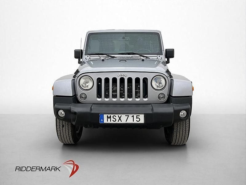 Begagnad Jeep Wrangler Unlimited Sahara 200 HK (147 kW) 2015 Grå SUV