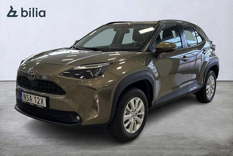Grön Ny 2025 Toyota Yaris Cross Active SUV | 298 500 kr (Bra pris) - Bild 1/3