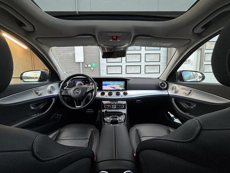 Grå Begagnad 2018 Mercedes E220 Avantgarde Kombi | 319 000 kr (Marknadspris) - Bild 1/4