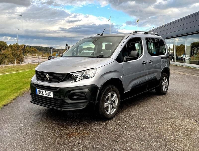 Grå Begagnad 2019 Peugeot Rifter Active Minibuss | 219 500 kr - Bild 1/4