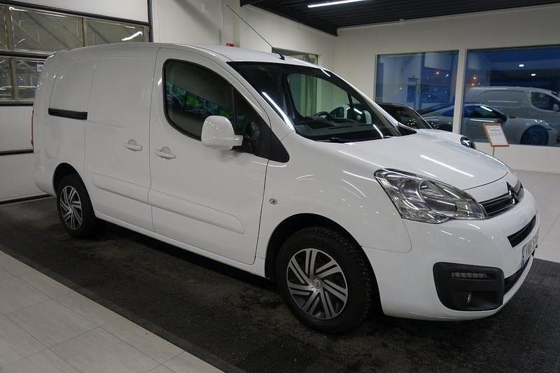 Begagnad Citroën Berlingo 99 HK (72 kW) 2017 Vit Minibuss