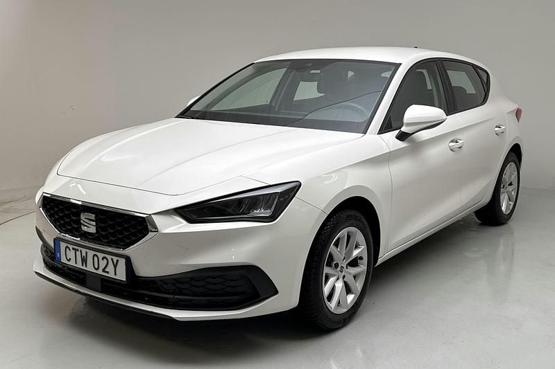 Vit Begagnad 2023 Seat Leon | 189 000 kr (Marknadspris) - Bild 1/4