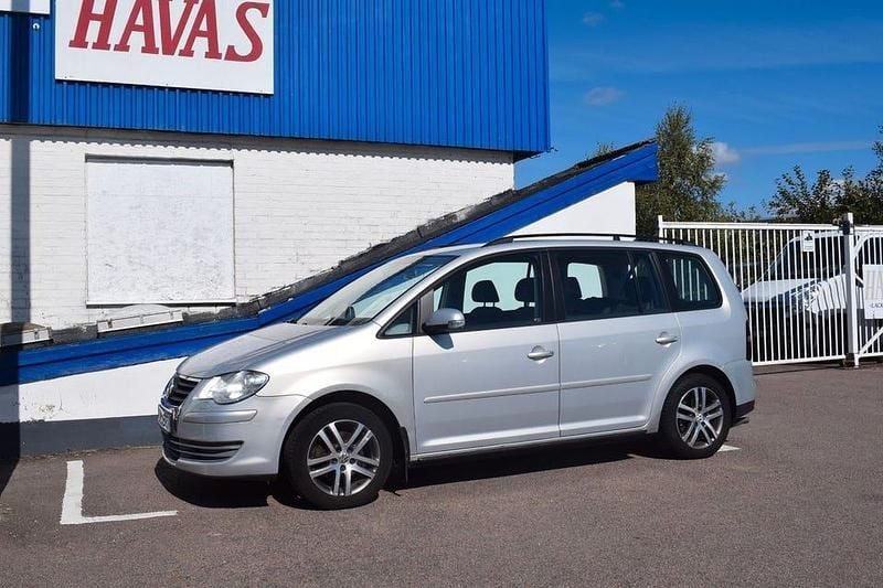 Silver Begagnad 2009 VW Touran Trendline Minibuss | 39 500 kr (Marknadspris) - Bild 1/4