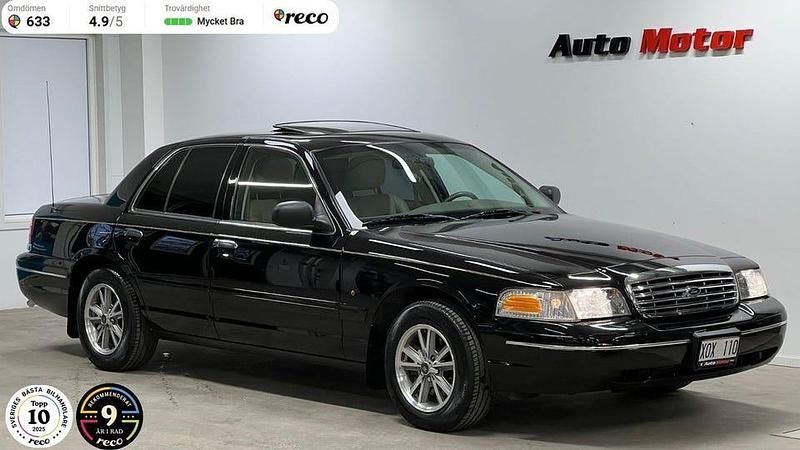 Svart Begagnad 2005 Ford Crown Victoria Sedan | 219 900 kr - Bild 1/3