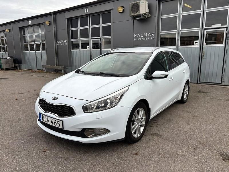 Vit Begagnad 2013 Kia Ceed Sportswagon Comfort Kombi | 69 900 kr (Marknadspris) - Bild 1/4
