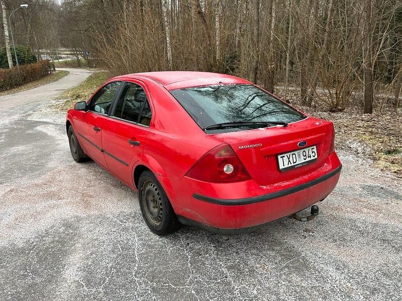Begagnad Ford Mondeo 125 HK (91 kW) 2003 Halvkombi