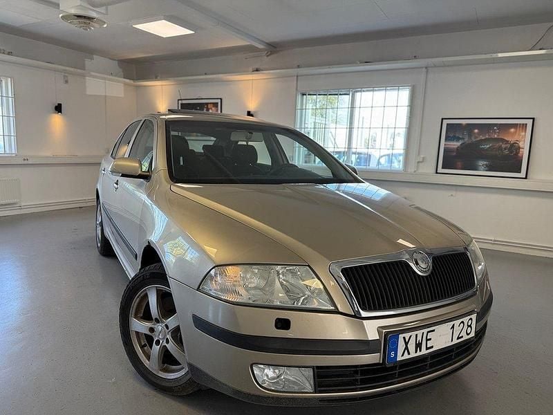 Ljusbrun Begagnad 2006 Skoda Octavia Halvkombi | 9 900 kr (Superpris) - Bild 1/4