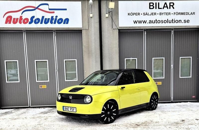 Gul Begagnad 2020 Honda e Advance Halvkombi | 179 900 kr (Marknadspris) - Bild 1/4