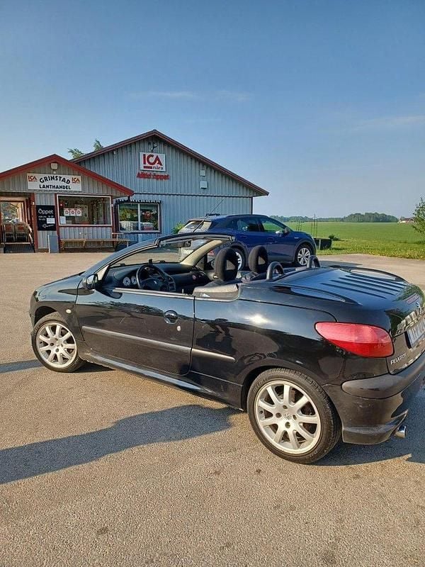 Svart Begagnad 2002 Peugeot 206 CC Cab | 29 000 kr (Marknadspris) - Bild 1/4