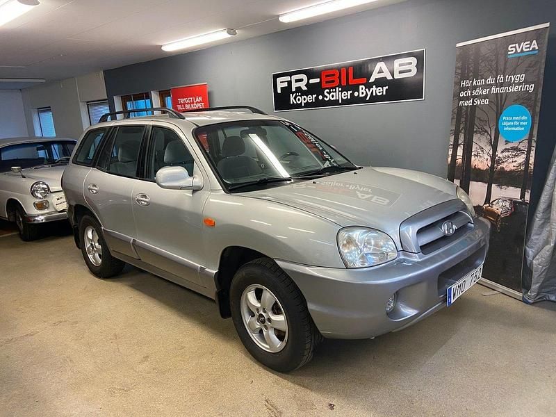 Silver Begagnad 2004 Hyundai Santa Fe SUV | 39 900 kr (Dyr) - Bild 1/4