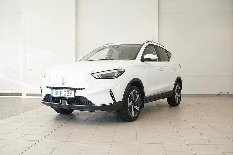 Vit Begagnad 2022 MG ZS Comfort Sedan | 214 900 kr (Bra pris) - Bild 1/4