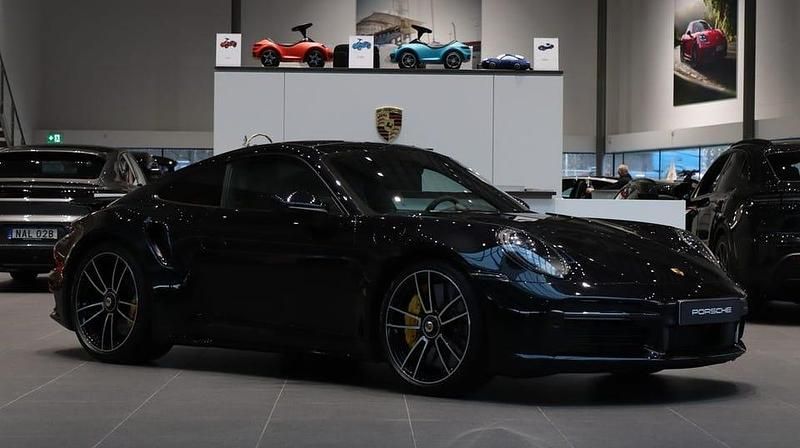Svart Begagnad 2022 Porsche 911 Turbo S Sportkupé | 2 229 000 kr - Bild 1/4