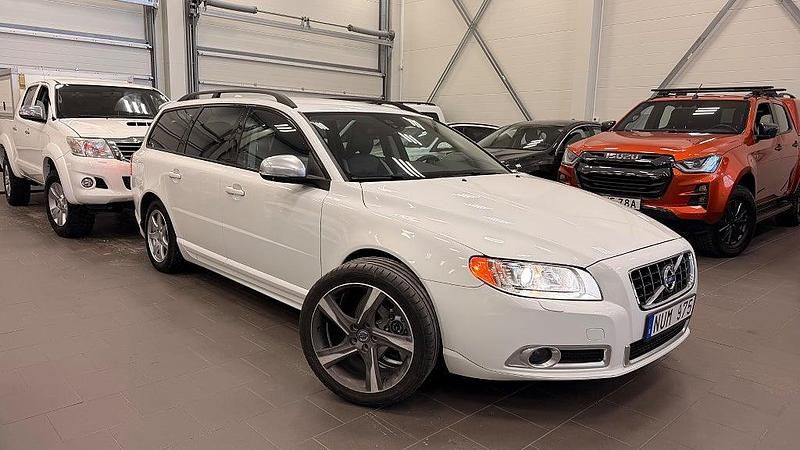Vit Begagnad 2012 Volvo V70 R-Design Kombi | 229 900 kr - Bild 1/4
