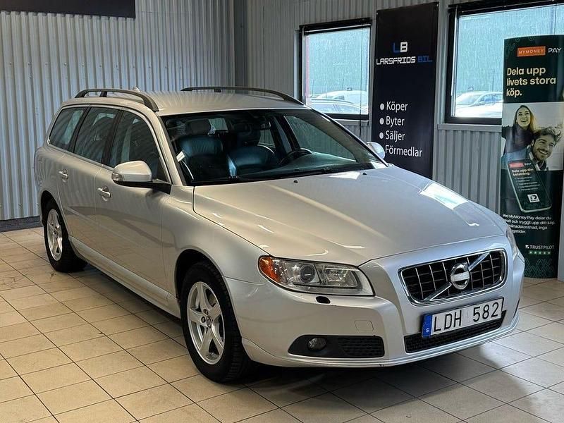 Ljusgrå (grå) Begagnad 2011 Volvo V70 Momentum Kombi | 69 900 kr (Marknadspris) - Bild 1/4