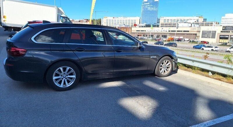 Grå Begagnad 2014 BMW 520 Kombi | 80 000 kr (Superpris) - Bild 1/4