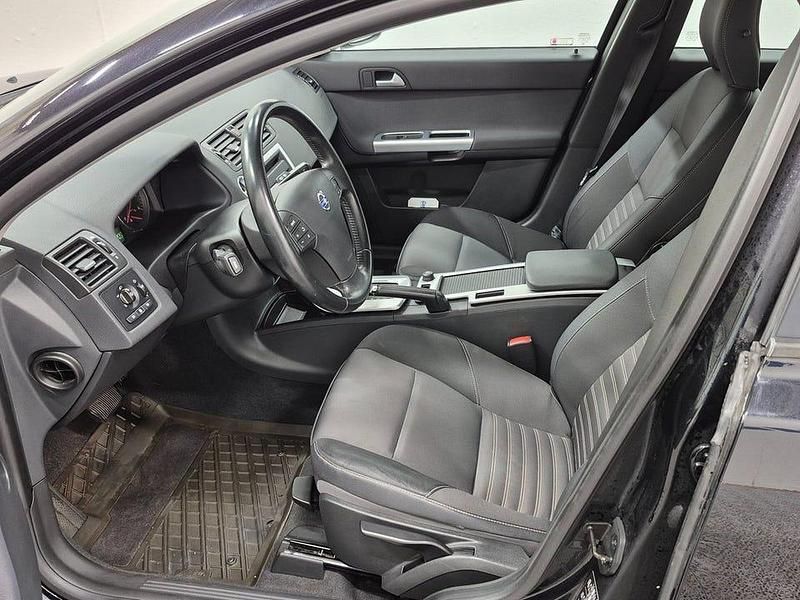 Begagnad Volvo V50 Momentum 136 HK (100 kW) 2010 Svart metallic Kombi